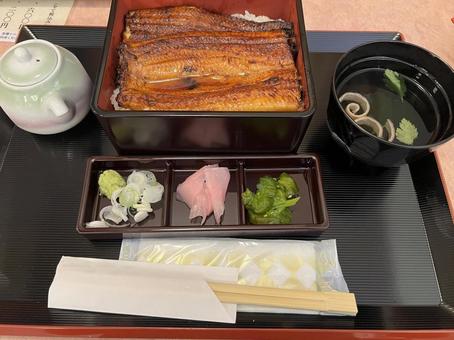 Doyo no Ushi no Hi (土用の丑の日), unagi day